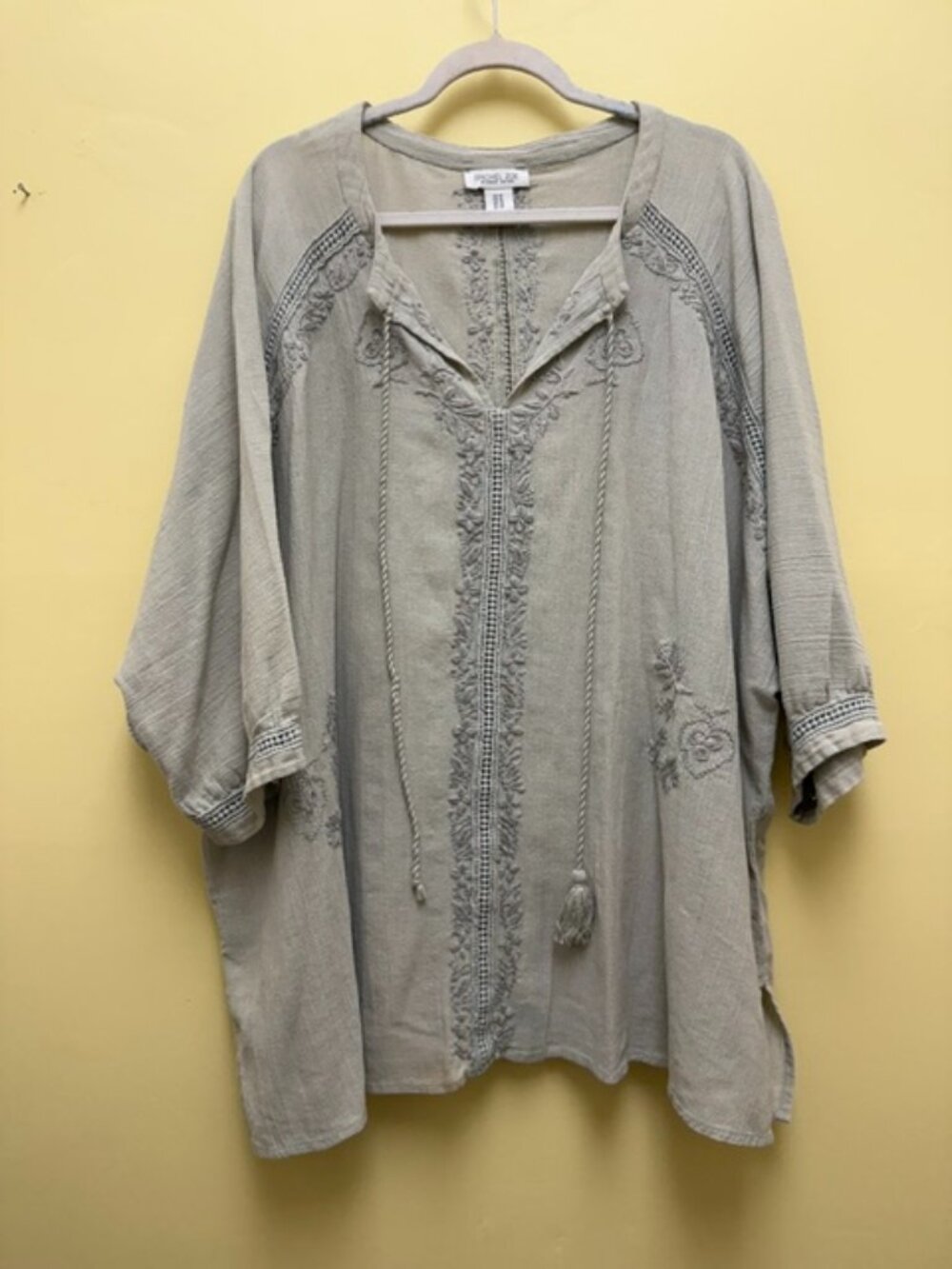 Rachel Zoe Mossy Green Women’s 1XL Peasant Embroidered Tunic with Dolman sleeves